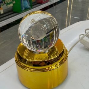 گوی کره‌ای چرخشی ۶ سانتی‌متری با پایه طلایی